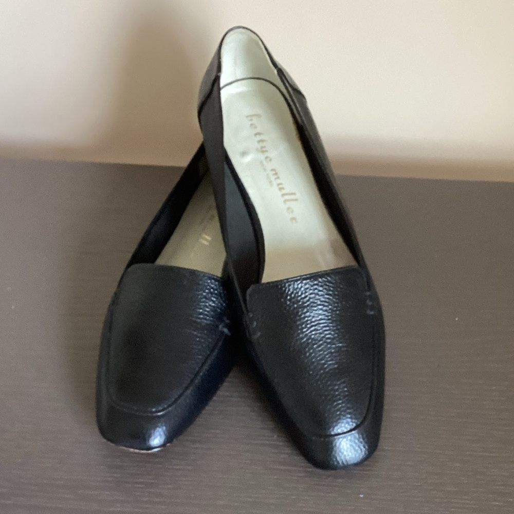 Bettye Muller Black Leather Flats